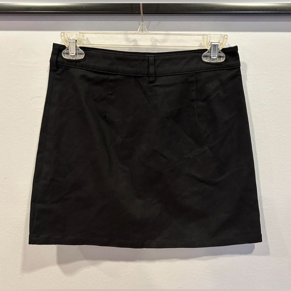 Black mini skirt with zipper front - Picture 2 of 2